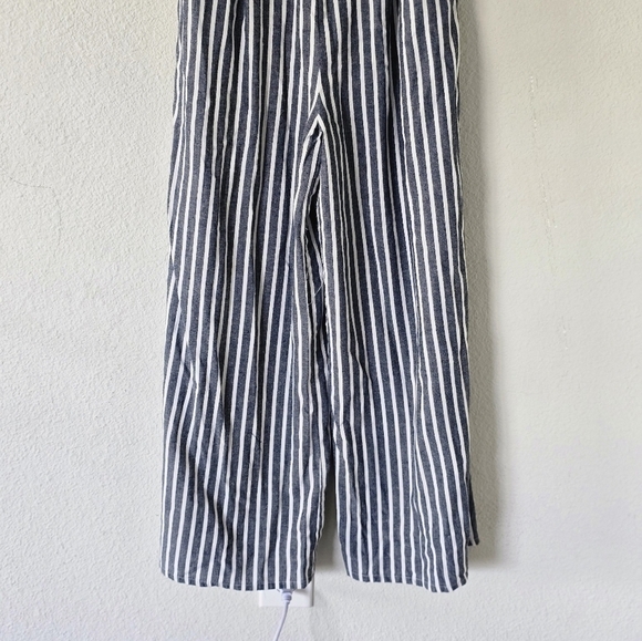 Forever 21 women's sleevesless jumpsuit white blue stripes front Cutout - Picture 5 of 13